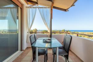 Chris Sea View Apt with Hot Tub