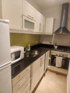 Parque España frente al río