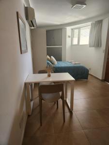 Parque España frente al río