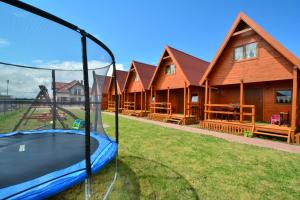 Morskie Chatki DOMKI Z 2 SYPIALNIAMI I SALON w USTRONIU MORSKIM