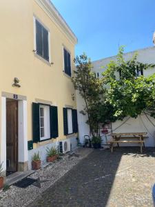 Charming Family Home in Graça