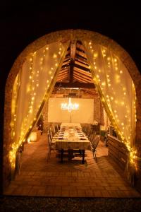 TENUTA SOSPESA - Exclusive Villa, Pool & Party Barn near Tuscany