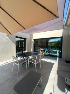 Villas MAISON Drome Provencale avec vue acces PMR et piscine hors sol : photos des chambres