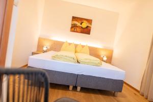 Bauernhof Residence Hausergut with Ortler views, central and quiet position