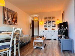 F2 dans résidence avec 3 piscines