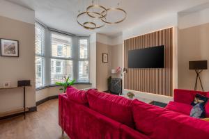 The Rockfield by Serene Stays Stylish 6BR near Anfield with Bar Virgin Media and Fast WiFi