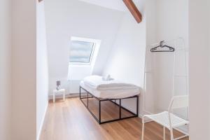 Big apartments, big bathrooms, single beds, perfect for groups