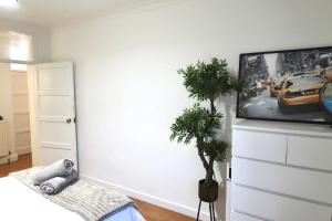 Stylish 3-bed apartment in London within walking distance to tube stations