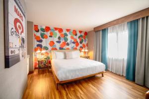 King Room with City View room in The Kinney - Venice Beach