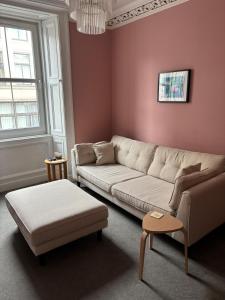 Modern One Bed Flat, Historic Old Town Edinburgh