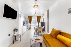 Popeyes SeaView in Odyssey Indoor Pool & Spa Resort