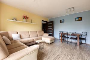 Romanowskiego Comfort Apartment by BookingHost