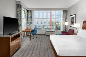 Corner King Room room in Hilton Garden Inn Nashville Downtown/Convention Center