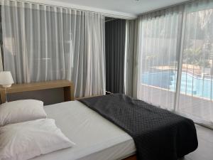 Appartement cosy avec piscine partagée