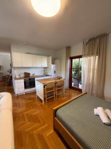 Quiet luxury studio next to airport