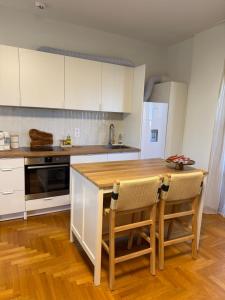 Quiet luxury studio next to airport