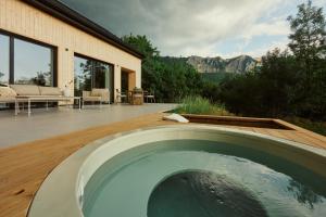 NORTE - house by the cliff