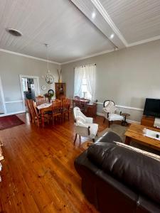 Corner Cottage on Hill