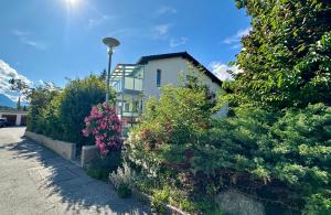 Chasa Stefania, modernes Engadiner Haus mit Wellness und Sauna