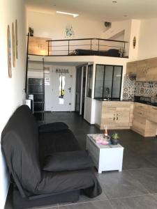 Studio mezzanine Cap d’Agde vue sur port et mer