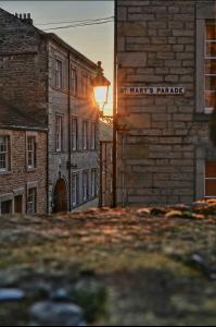 Historic 3 double bed whole house by castle