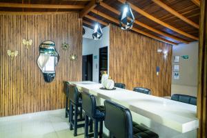 6 bedroom penthouse with pool table- 1 block from Lleras park p4