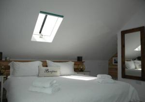 Cowslip Barn Annexe, Countryside Stay Near Chichester