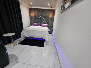 luxurious one bedroom apartment