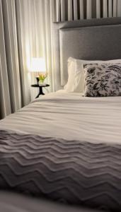 1BR - Luxury Studio - 65inch Tv - Self Entry