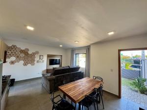 Casa com piscina - Shangri-lá