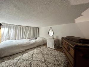 Bordeaux center nice quiet apartment