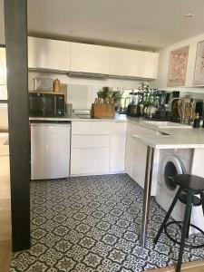 Bordeaux center nice quiet apartment