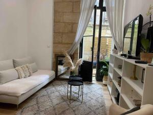 Bordeaux center nice quiet apartment