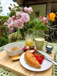 Cowslip Barn Annexe, Countryside Stay Near Chichester