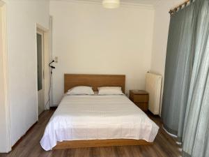 2 bedroom near Dafni metro