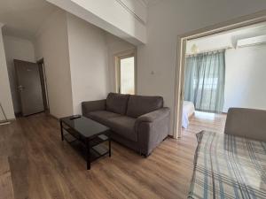2 bedroom near Dafni metro