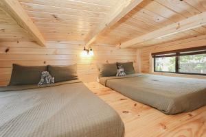 PineHaus - Brand New Log Cabin at Harvard Brook