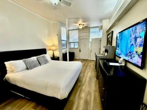 Catalina Courtyard Suites