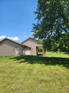 Whispering Woods Estate - Relax, Recharge, Connect - 12 wooded acres, 3 Bedrooms, 3 Baths, sleeps 10