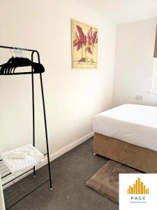 Spacious 3-Bed House - Contractors & Families - Free Parking - Fast Wifi