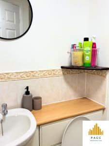 Spacious 3-Bed House - Contractors & Families - Free Parking - Fast Wifi