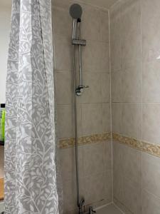 Spacious 3-Bed House - Contractors & Families - Free Parking - Fast Wifi