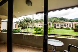 CR MARIPOSA RENTALS lakeview, spacious penthouse with office, pool, gym, Jacuzzi