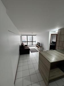 Espaçoso Quarto e sala na ponta verde