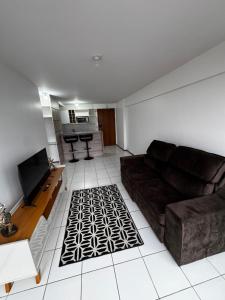 Espaçoso Quarto e sala na ponta verde