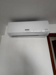 Espaçoso Quarto e sala na ponta verde