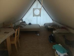 Tentes de luxe tente de trappeur au camping les cournoulises 2 a 4 personnes : photos des chambres