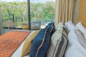 New Bamboo Káak Pool & Roof