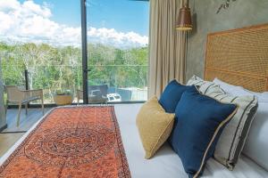 New Bamboo Káak Pool & Roof