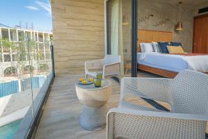 New Bamboo Káak Pool & Roof